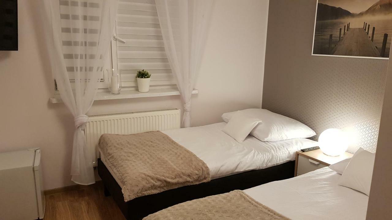 Pokoje Goscinne Venezia Czaplinek Esterno foto